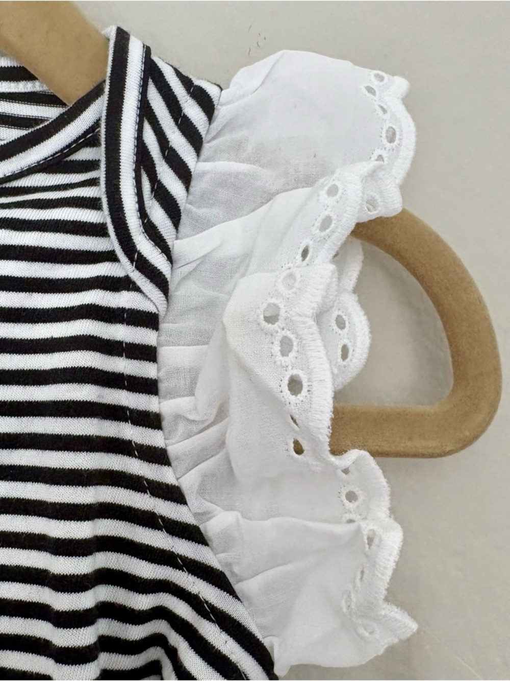 NWT Baby Gap Black White Striped Eyelet Lace Ruffle Preppy Classic Bodysuit 0-3M - Picture 5 of 7
